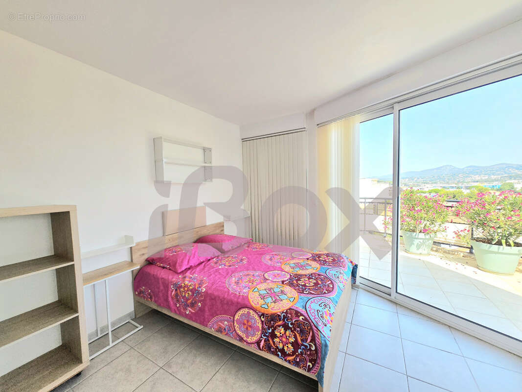 Appartement T2 en toit-terrasse avec jardin privatif   Châteaubanne - photo 18