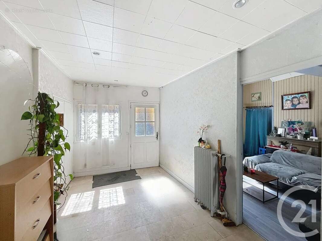 Maison à VILLENEUVE-SUR-YONNE