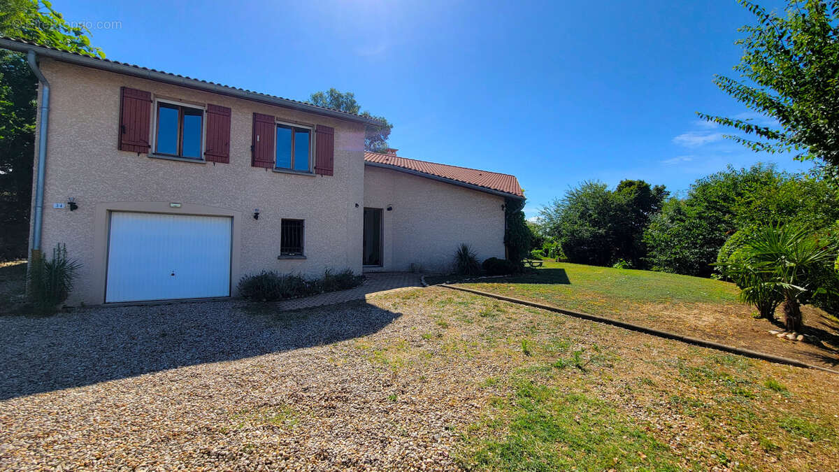 Maison à MONTANAY