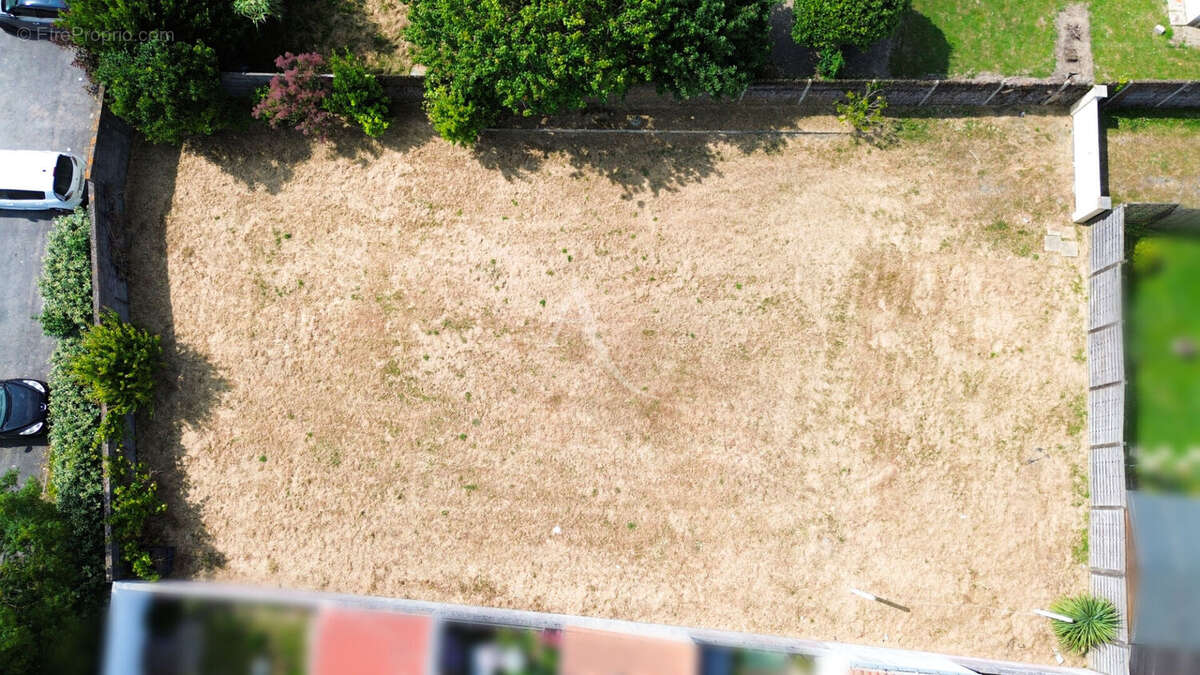 Terrain à SAINT-GILLES-CROIX-DE-VIE