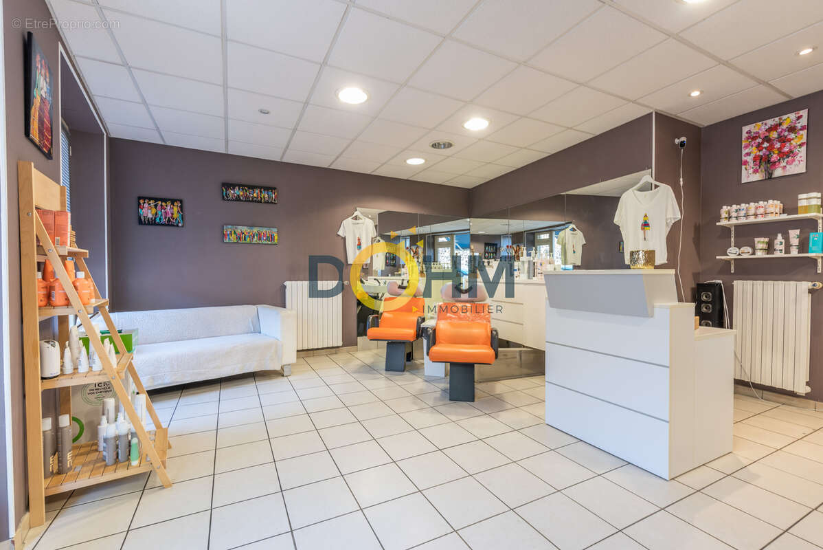 Commerce à AIGUILHE