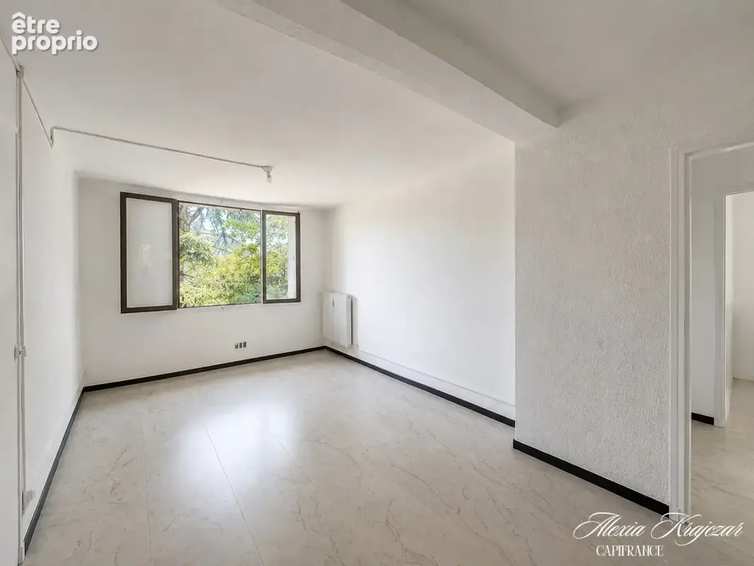 A VENDRE - Appartement T3 en résidence - 54m², 2 chambres - Loggia - Place de parking privative - Cave - BEZIERS, quartier le Ca - photo 3
