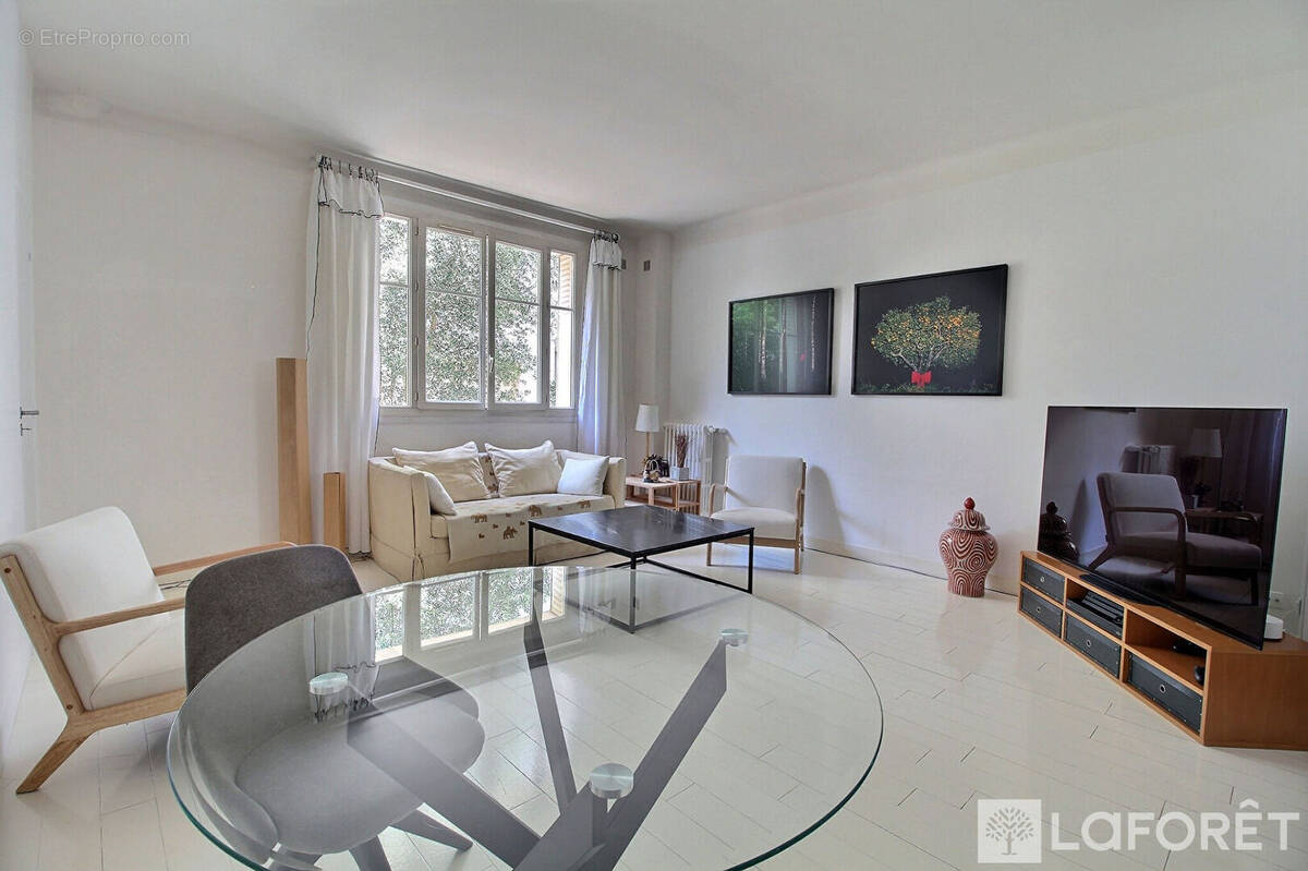 Appartement à LA GARENNE-COLOMBES