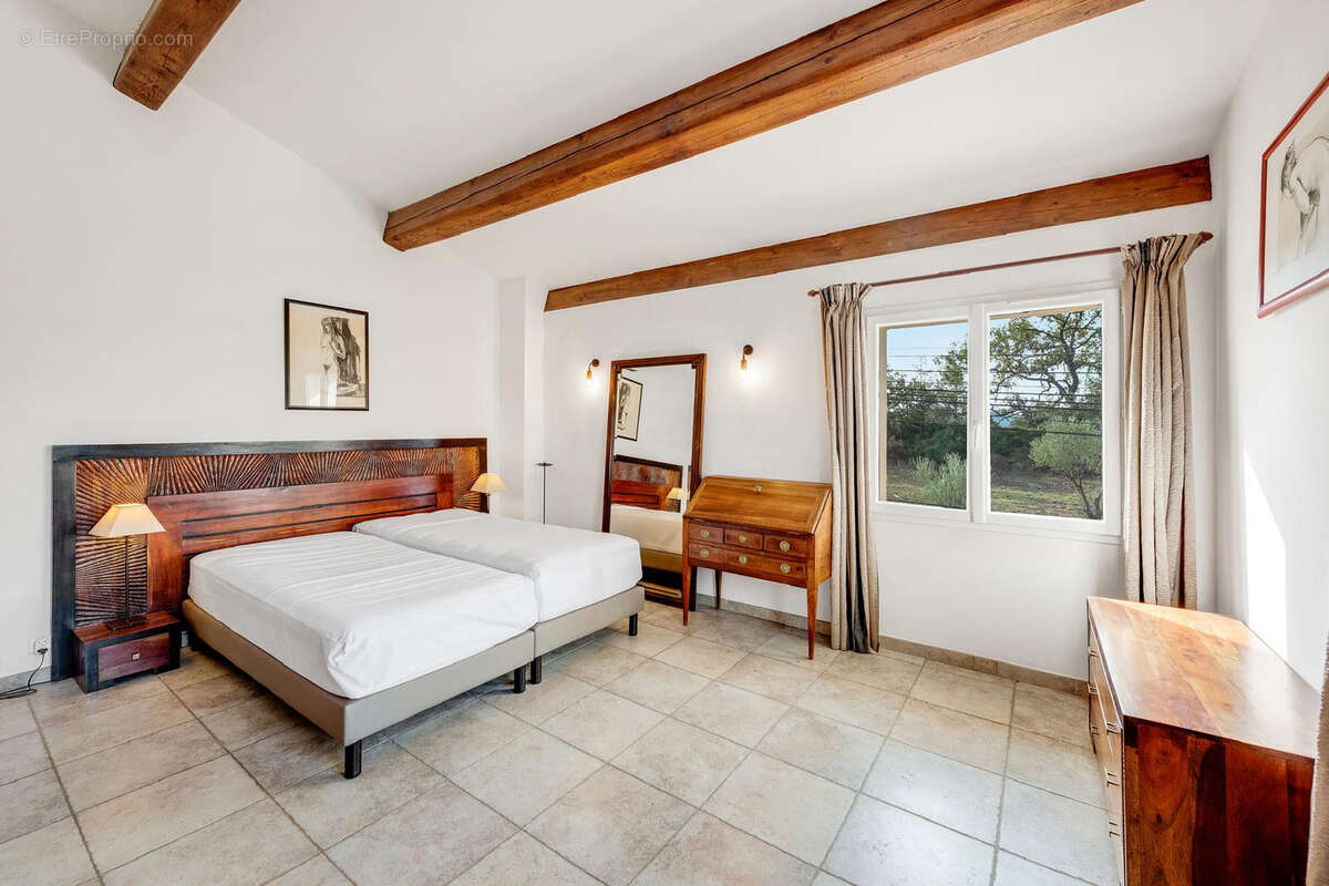 Maison à BAGNOLS-EN-FORET