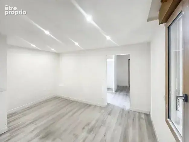 Appartement À Vendre F2 avec combles CENTRE VILLE ROMAINVILLE - photo 4