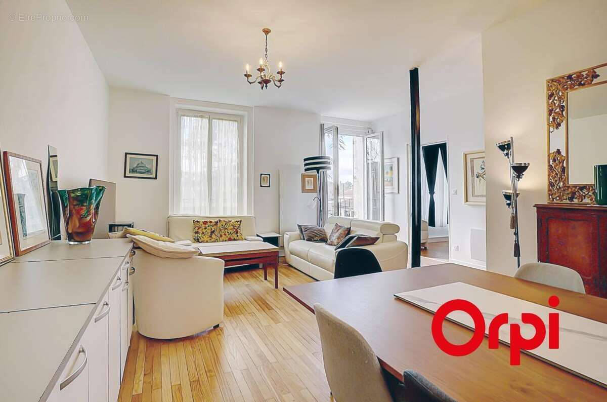 Appartement à NEUVILLE-SUR-SAONE