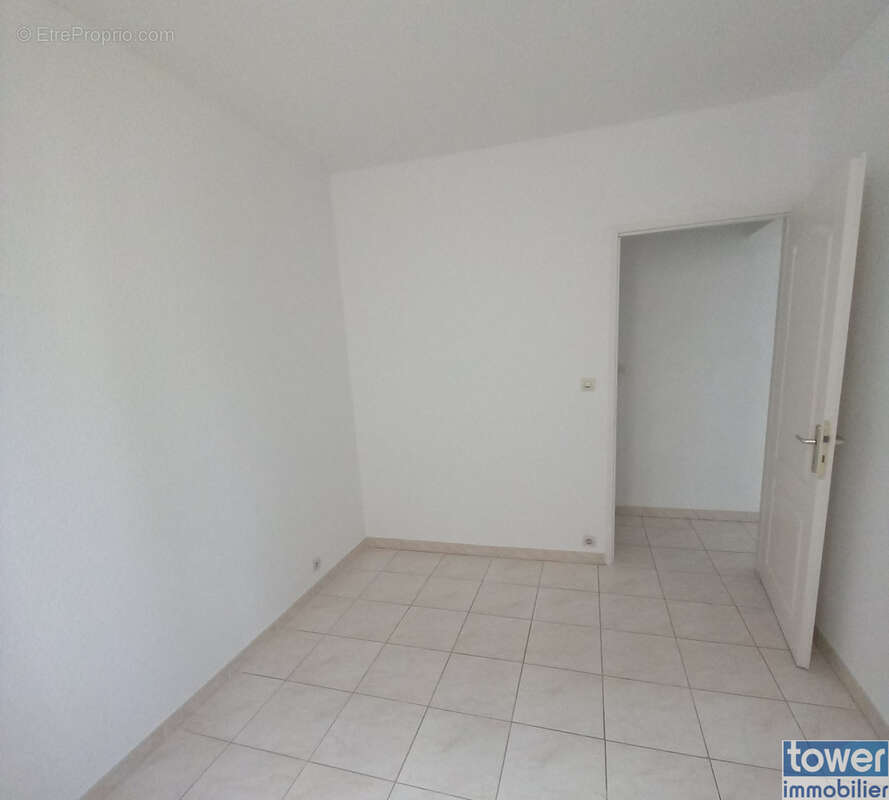 Appartement à LAMALOU-LES-BAINS