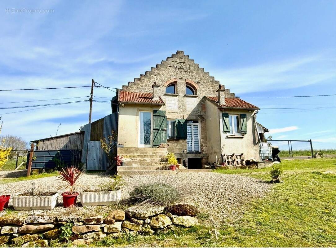 Maison à COUCY-LE-CHATEAU-AUFFRIQUE