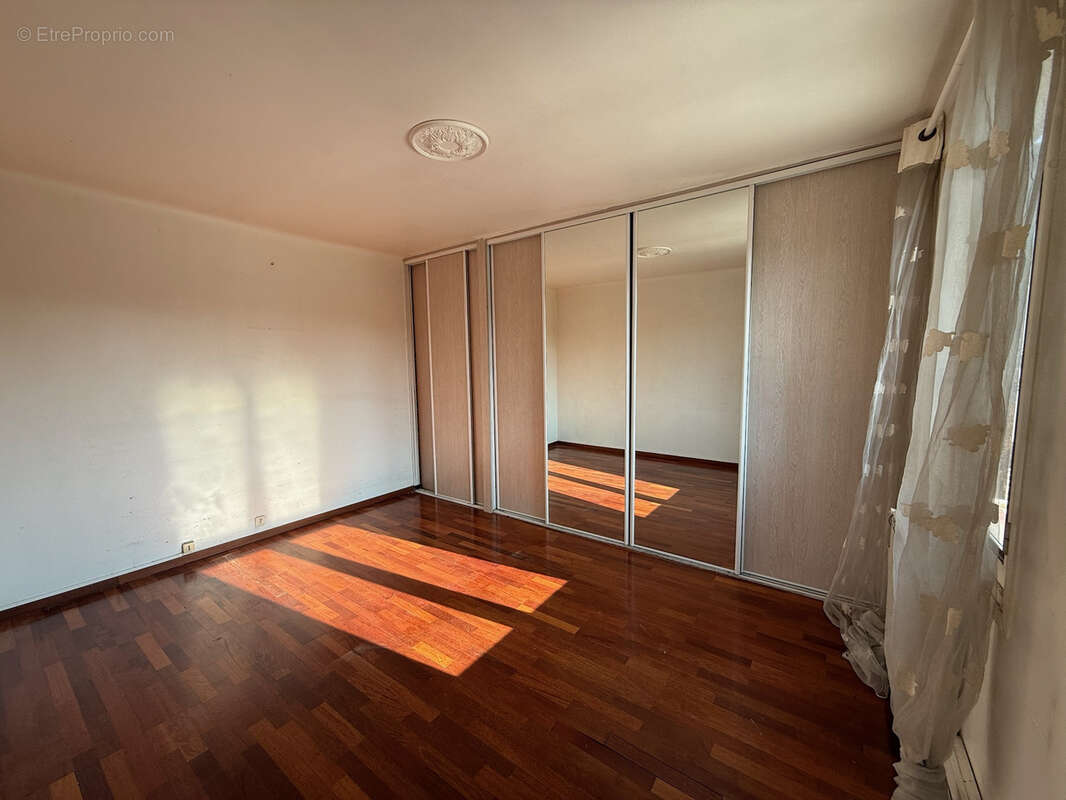 Maison à SAINT-LAURENT-DU-VAR