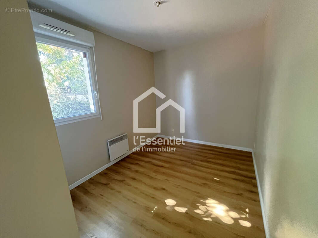 Appartement Verneuil-sur-seine 3 pièce(s) 64 m2 Rez de Jardin 204m² - photo 6