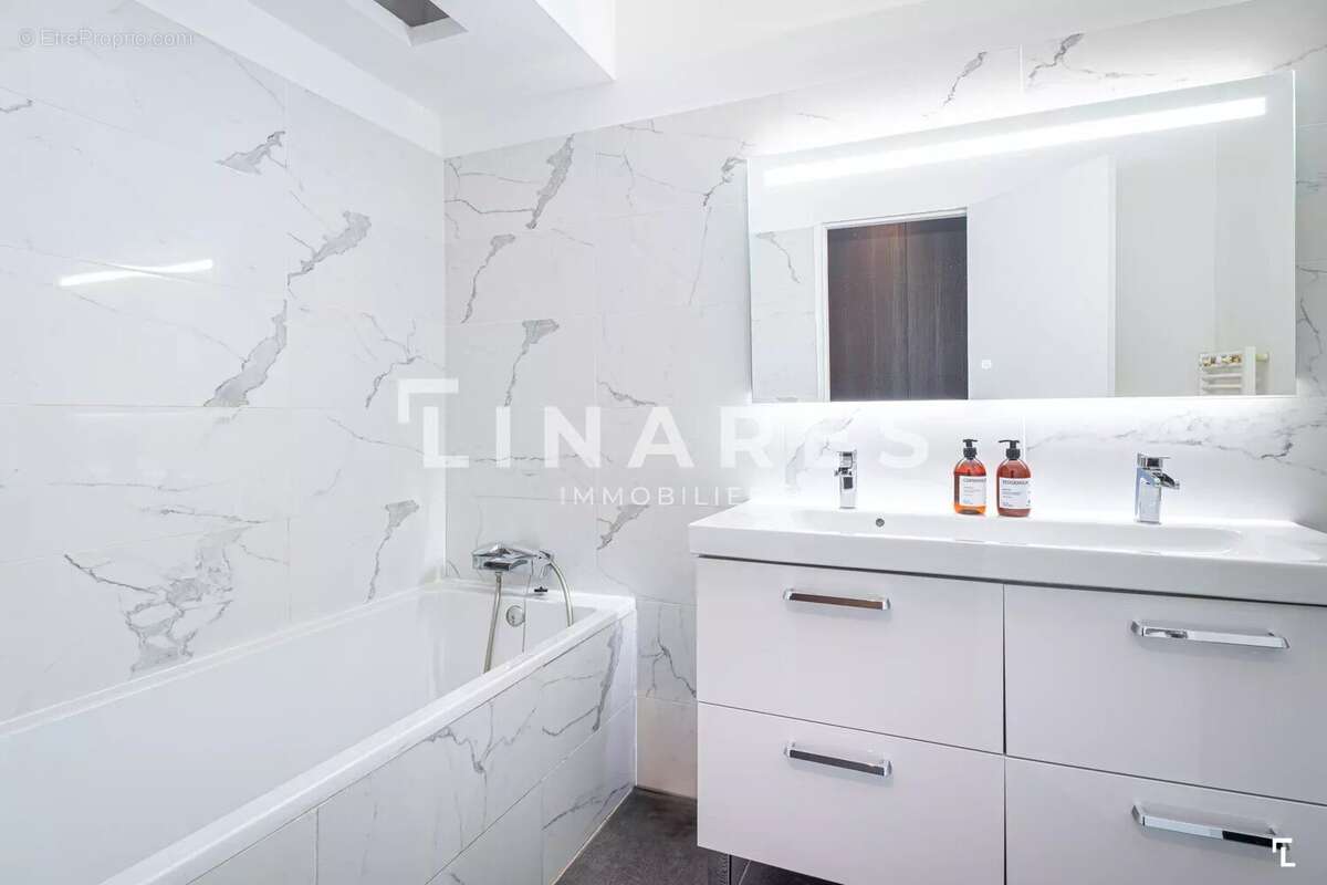 Appartement à MARSEILLE-8E