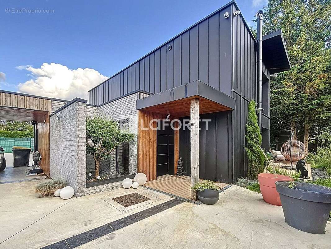 Maison à SAINT-OUEN-DE-THOUBERVILLE