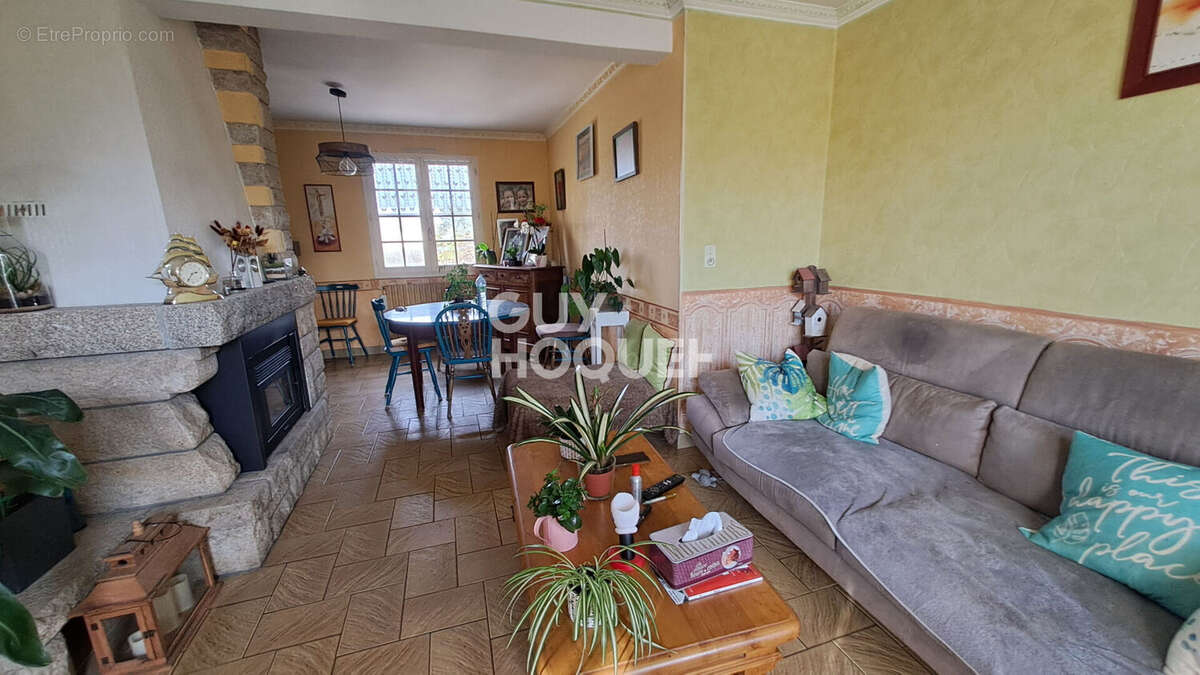 Maison à BAGUER-PICAN