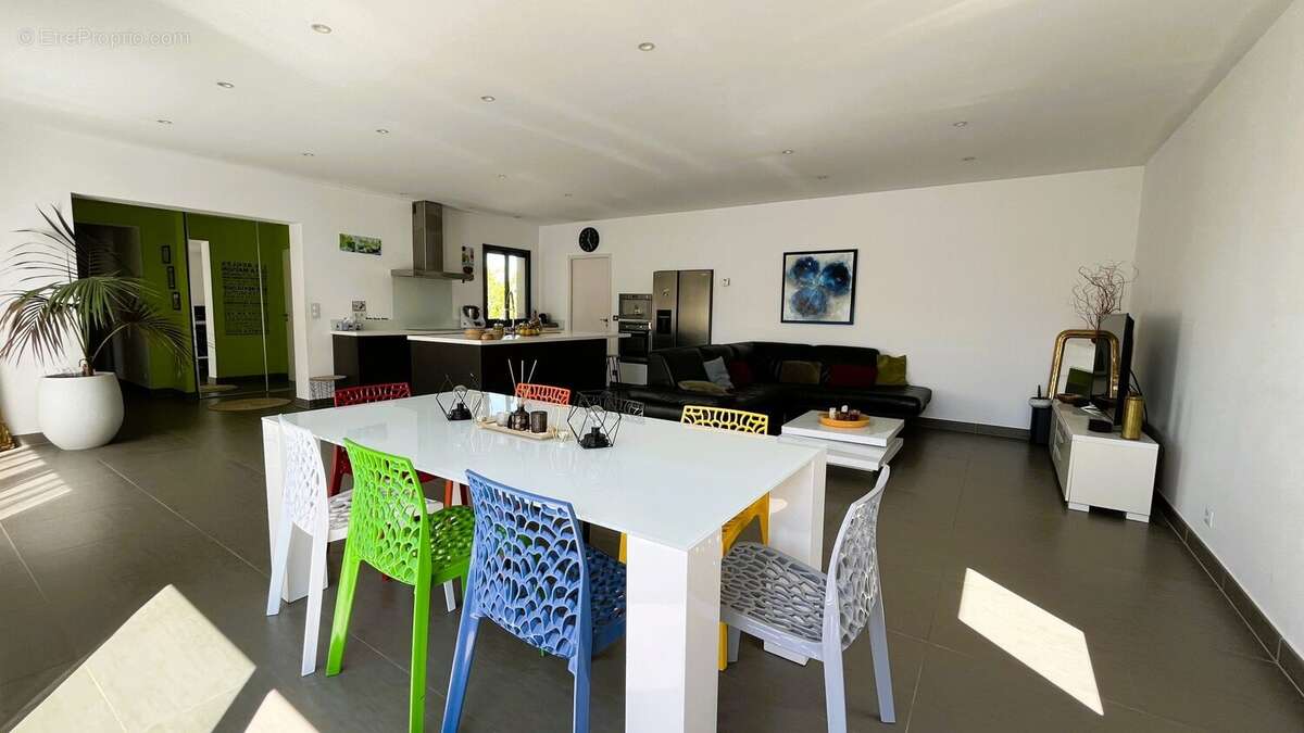 Maison 129 m² à Le Pouget  - photo 4