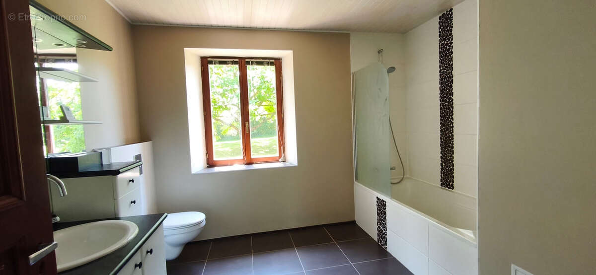 À vendre   Maison individuelle pleine de charme avec terrain et dépendances - photo 5