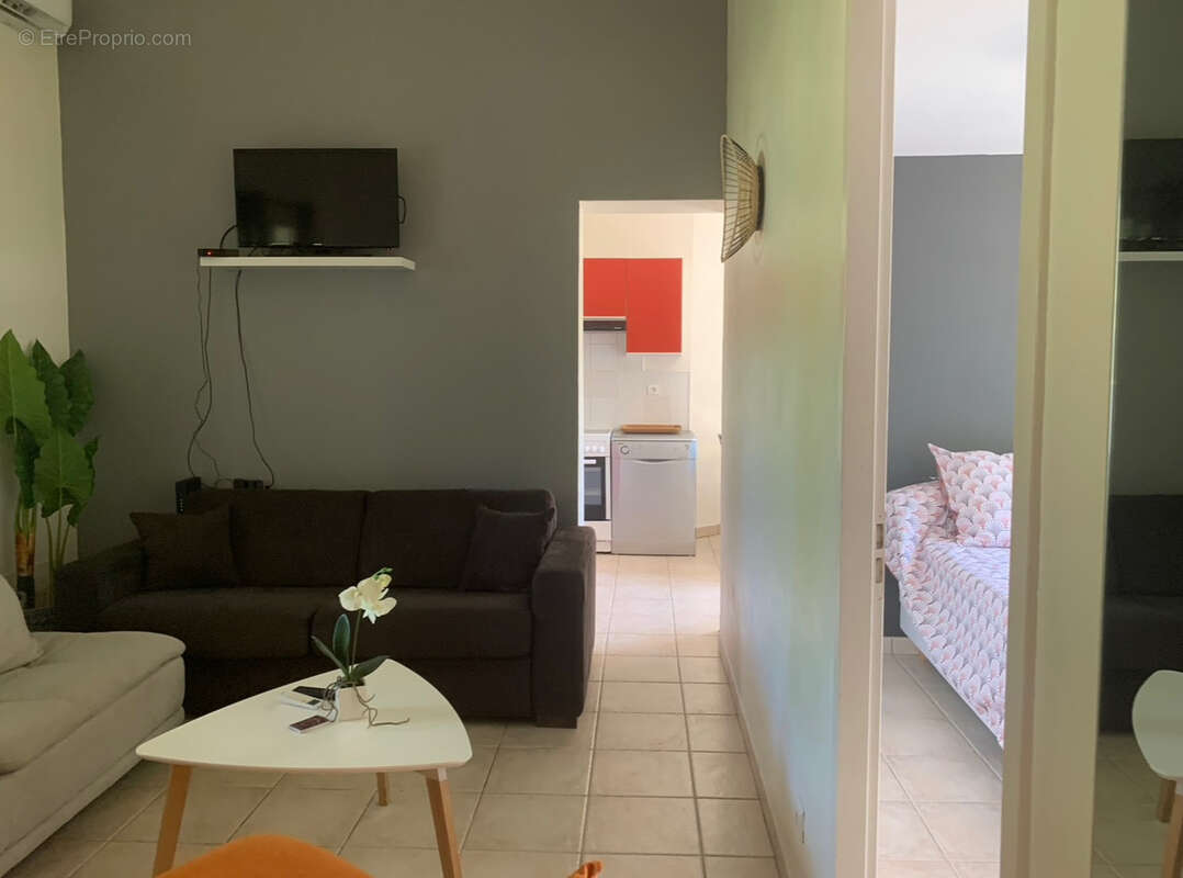 A VENDRE : Appartement T3 lumineux à 5 minutes de la plage - photo 2
