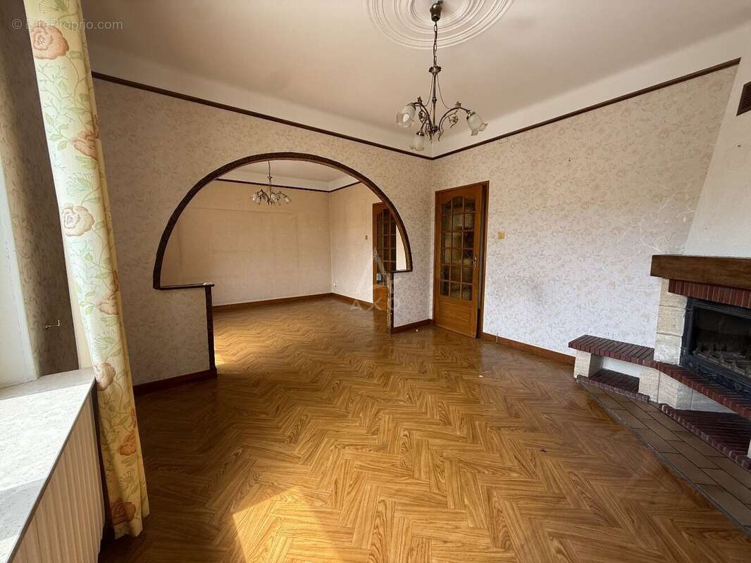 Exclusivité // moulins-lès-metz // maison // 150 m2 // 3 chambres // bureau // garage // terrain 11 ares //  fort potentiel d'am - photo 2