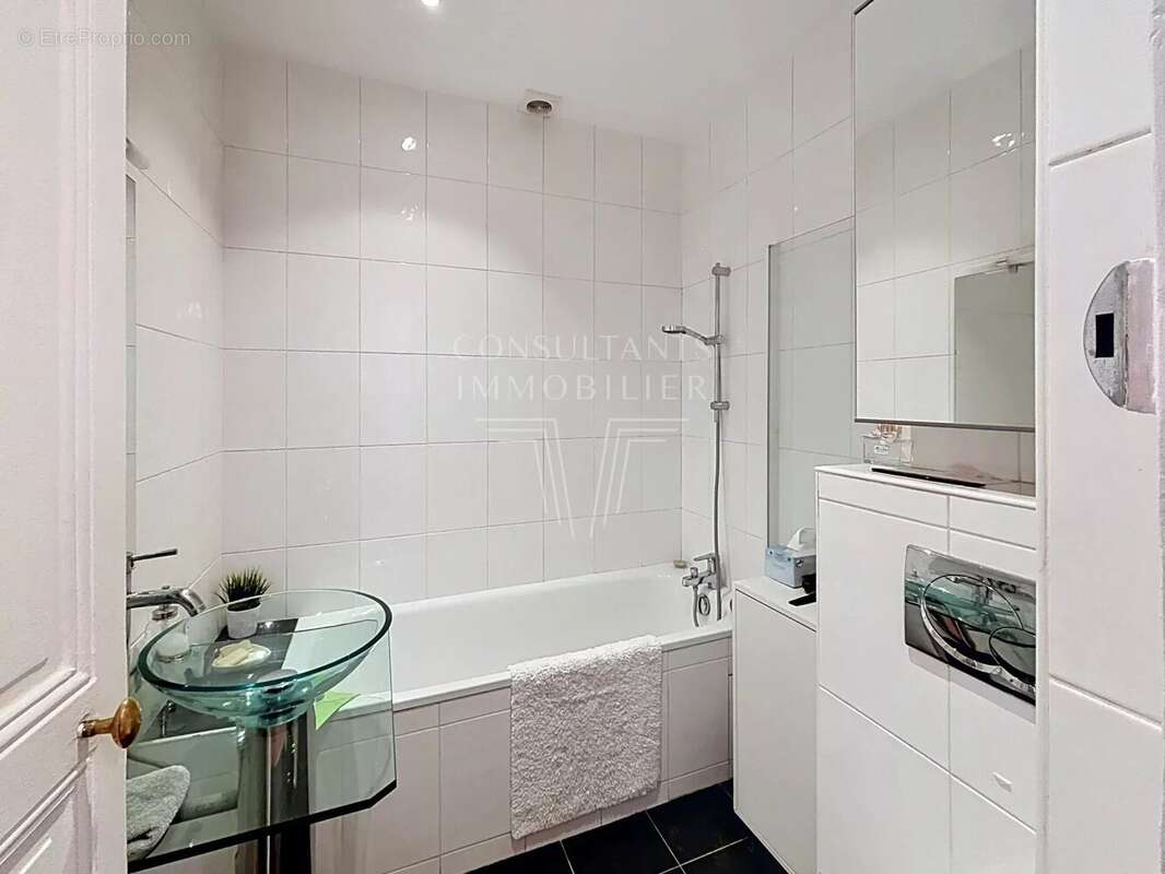 Appartement à PARIS-17E
