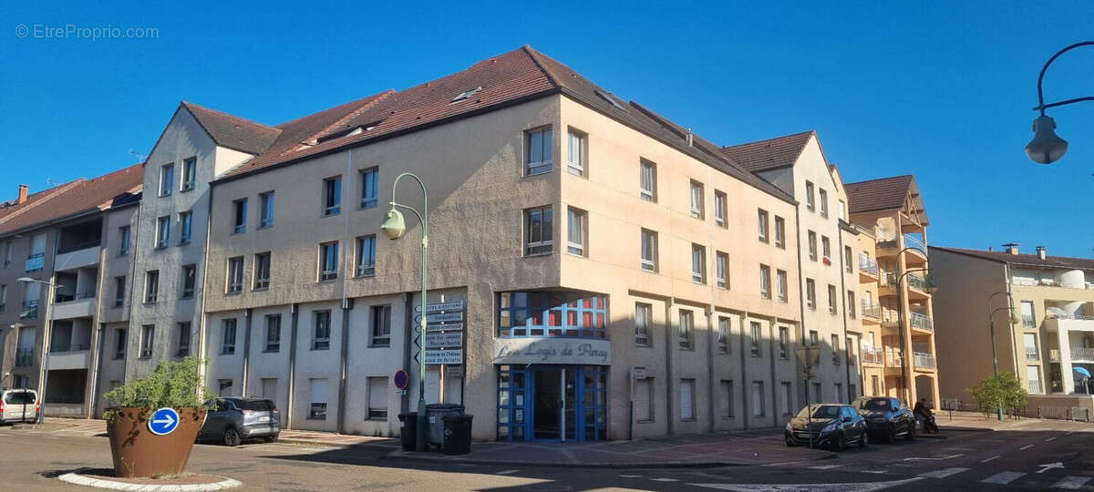 À  vendre  4 studios  + 1  garage situé centre ville paray le monial . - photo 2
