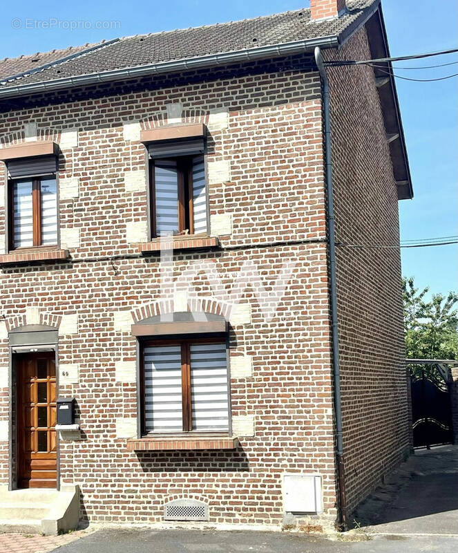 Maison à CRESPIN