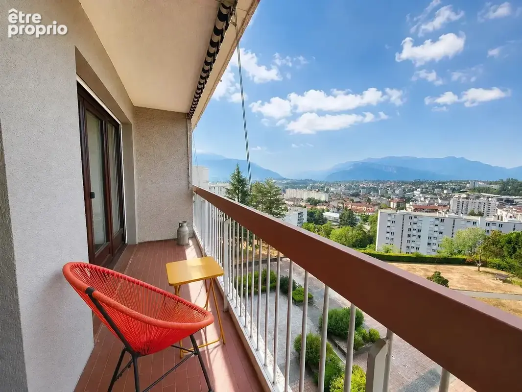 VOIRON – Appartement 5 pièces rénové avec vue panoramique - photo 3
