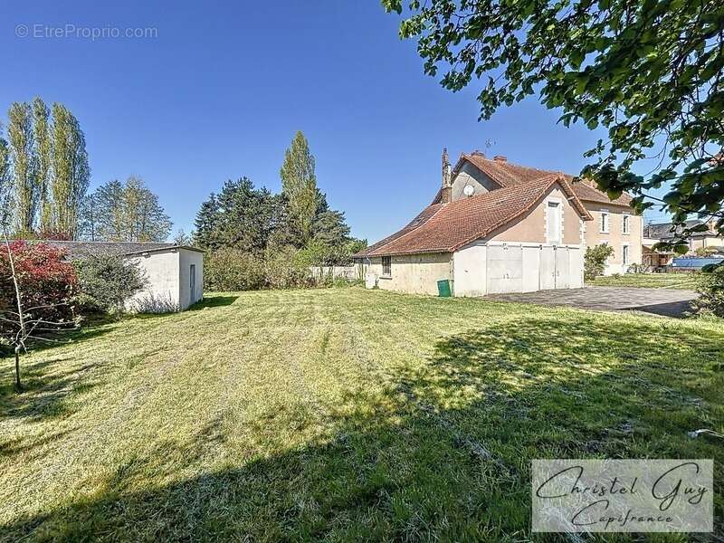 Vaas (72500) - Propriété de Charme 1910 de 175 m² + Maison d'amis, 7 Pièces, Terrain de 1260 m², Idéale Résidence Principale ou  - photo 4
