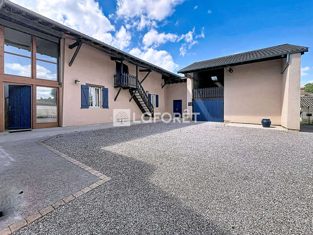 Maison à GARNERANS