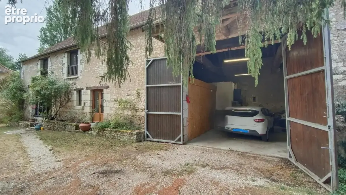 Propriété de caractère en bordure de rivière – 1 maison, 4 dépendances et 5 000 m² de terrain - photo 2