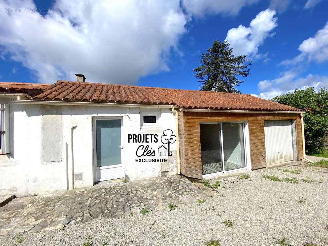 Maison à LE GIROUARD