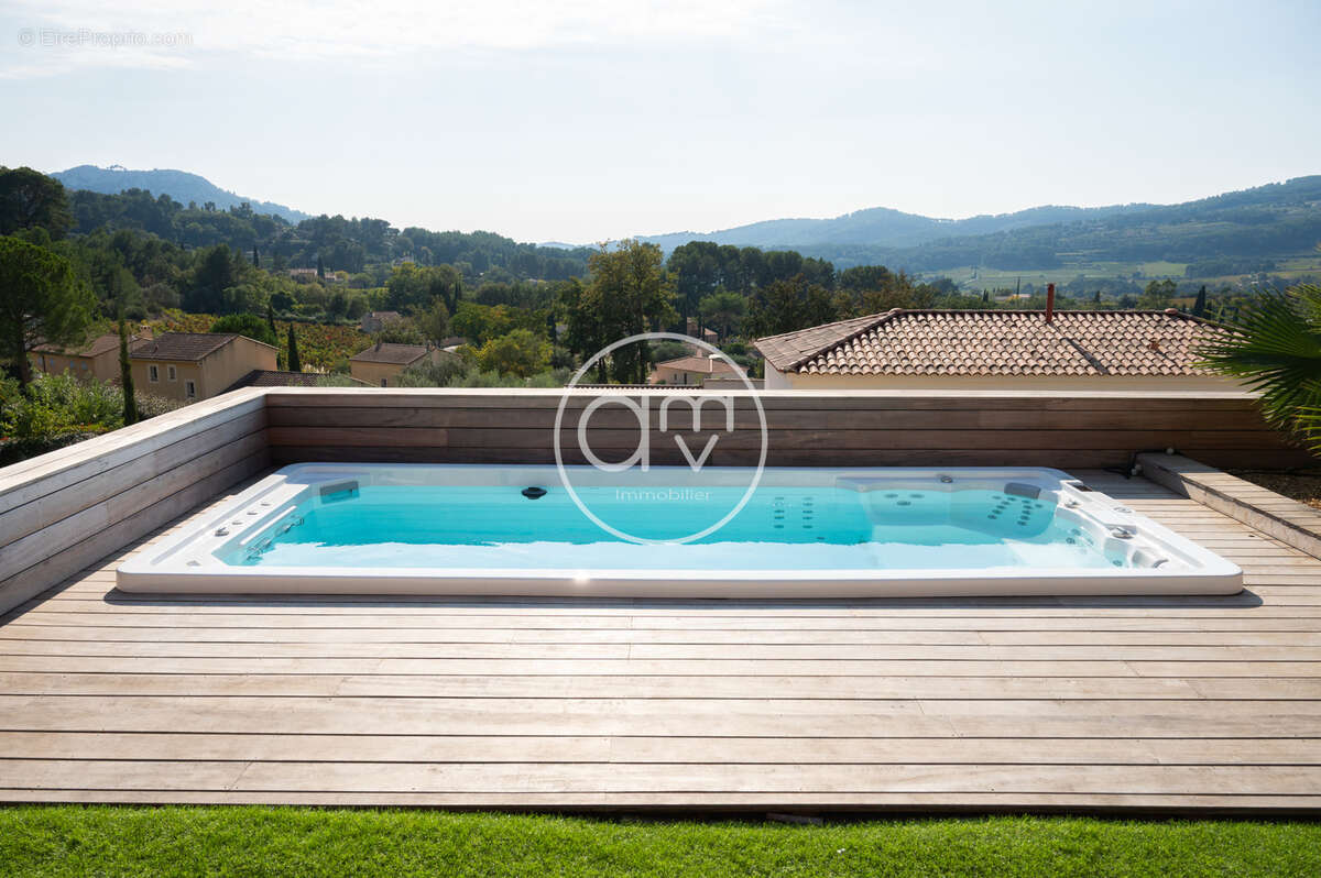 Maison à LE CASTELLET