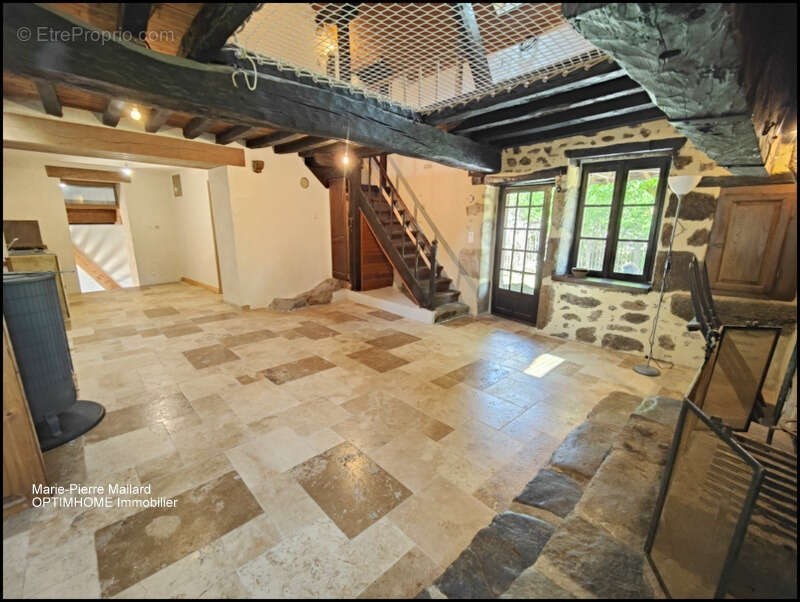 Maison familiale + dépendances à Saint Eloi en Creuse - photo 2