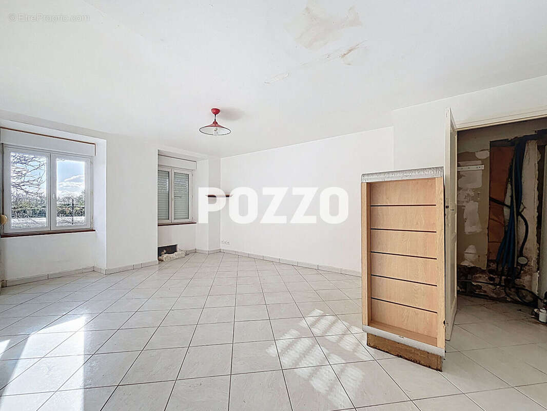 Maison à MONTAIGU-LES-BOIS