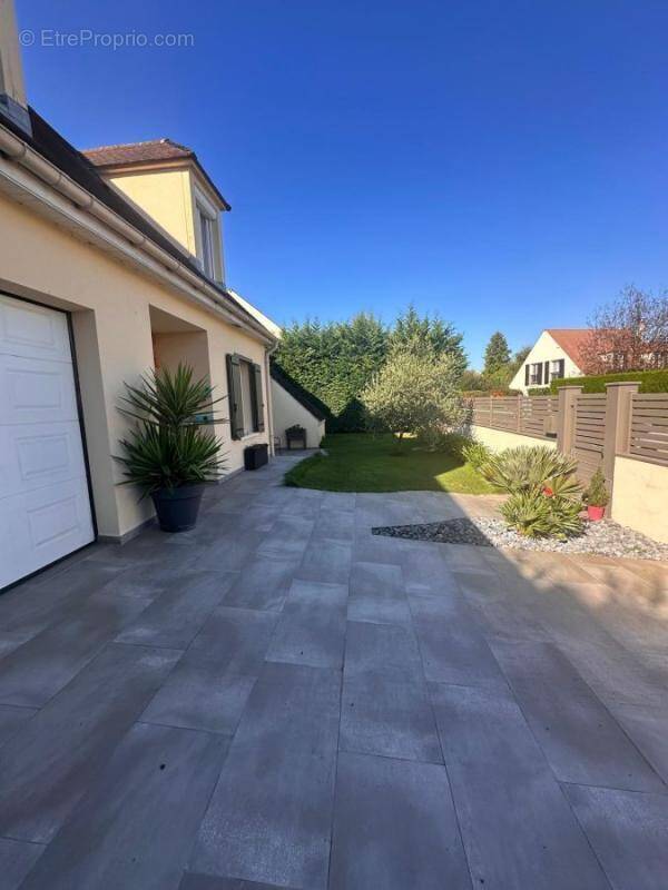 Maison à LA QUEUE-EN-BRIE