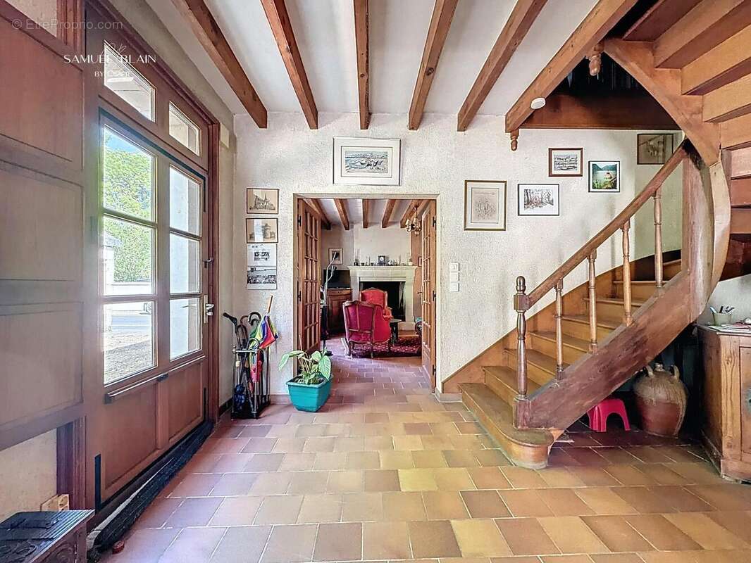 Maison 180 m² à Brain-Sur-Allonnes  - photo 5