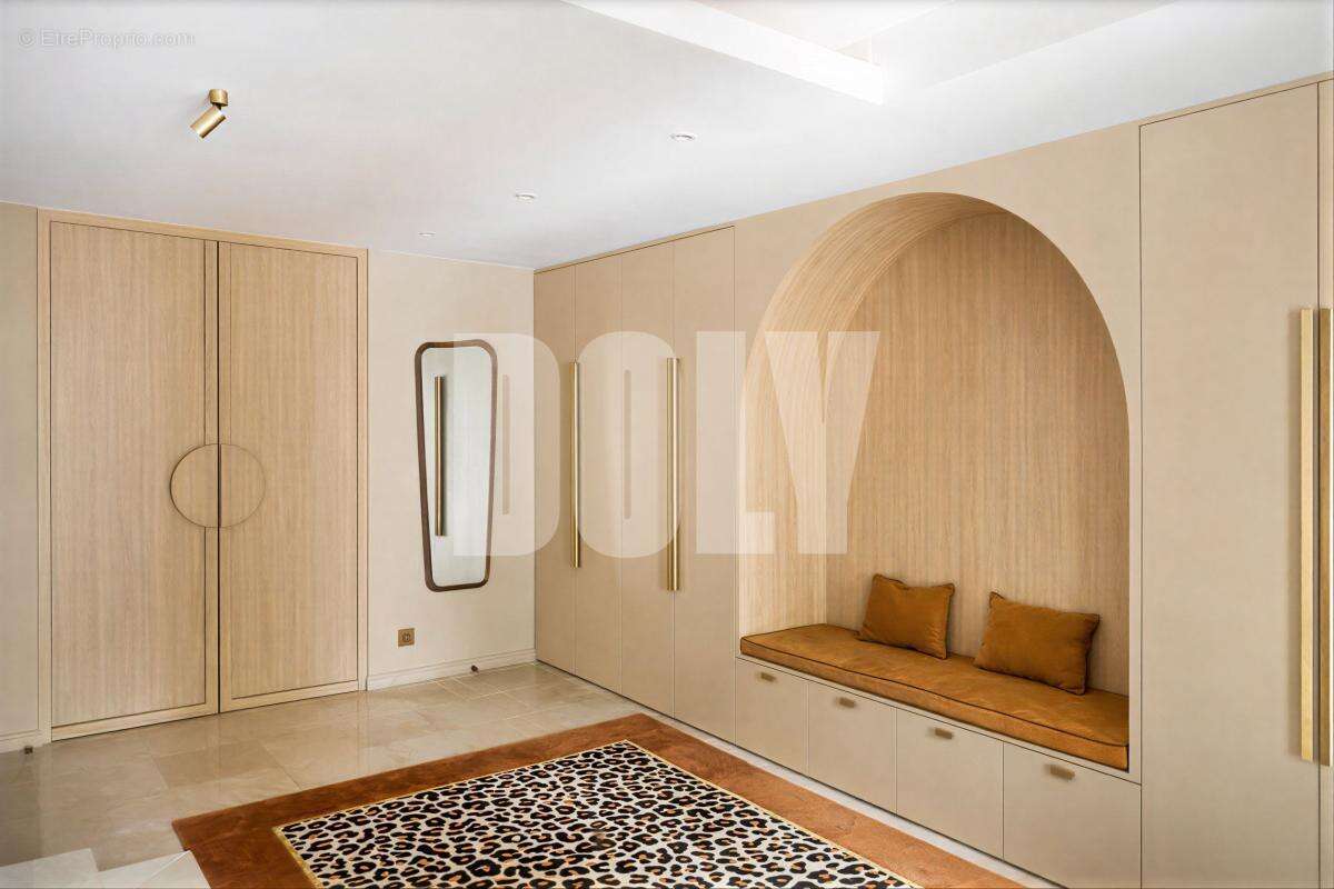 Appartement à PARIS-8E