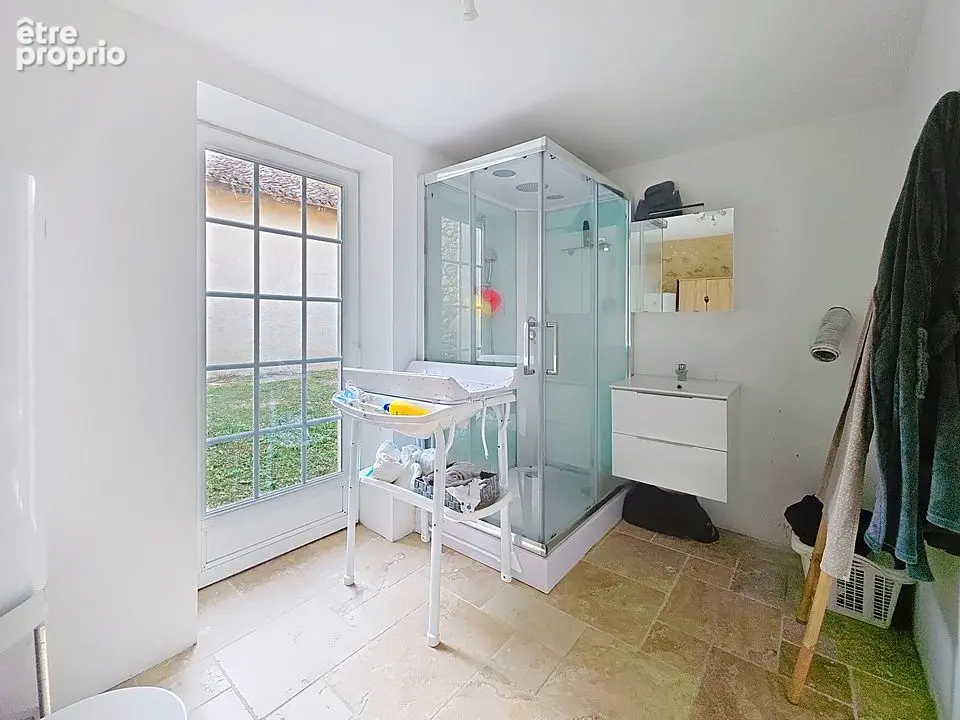 Propriété avec gîte et dépendances - photo 13