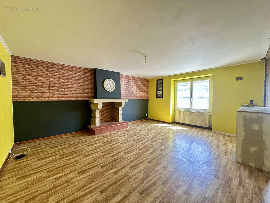 Maison à SAINT-ETIENNE-DU-BOIS