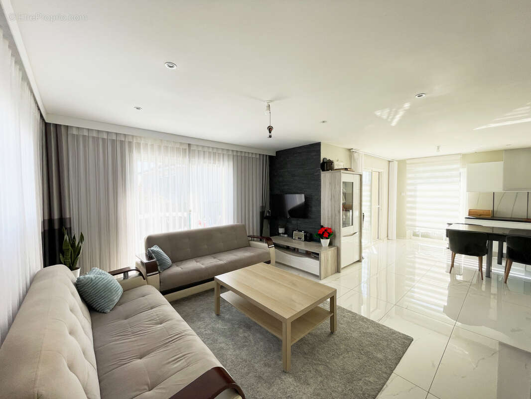 Maison à SALAISE-SUR-SANNE