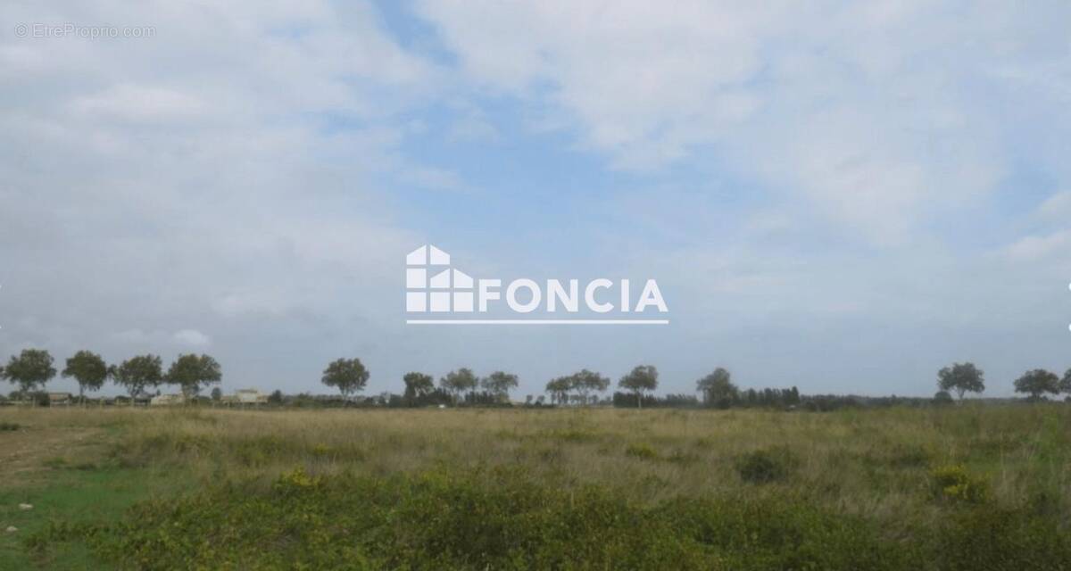 Terrain à SAINT-HIPPOLYTE