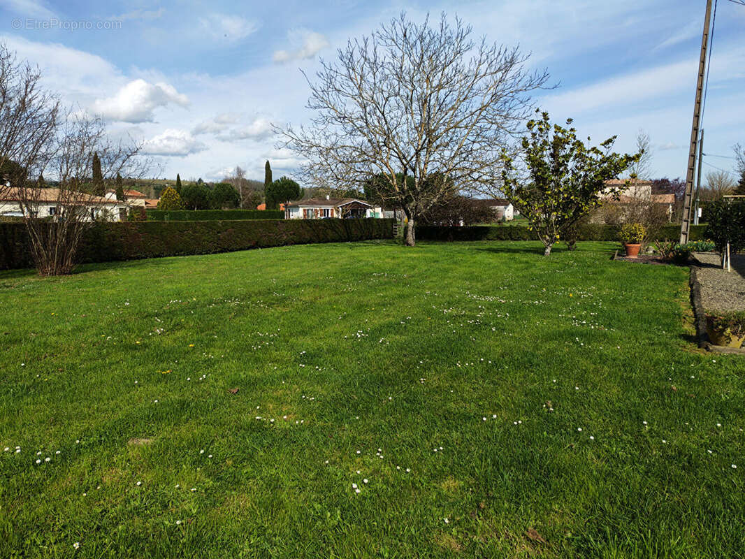 Maison familiale 7 pièces avec garage , Jardin clos et cadre agréable à MOISSAC - photo 12