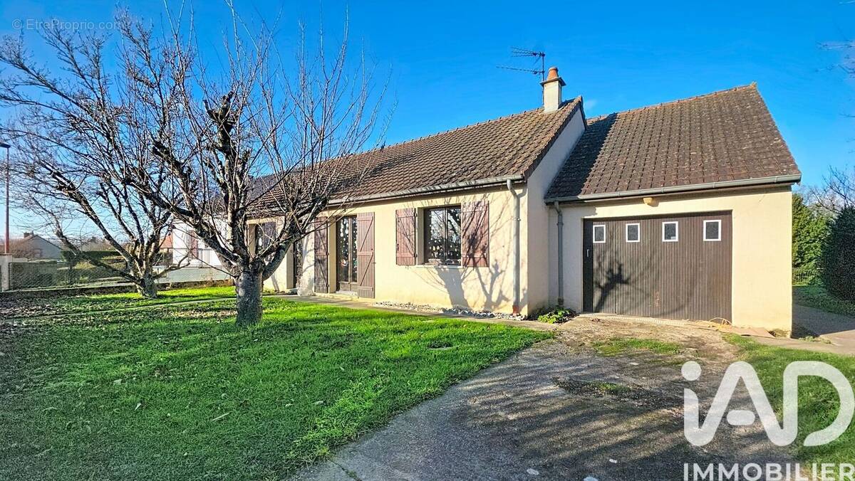 Photo 1 - Maison à NEUILLY-LE-REAL