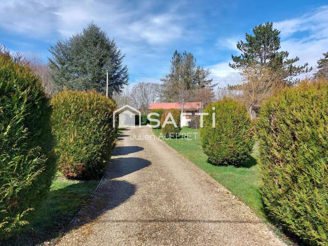 Maison 50 m² à Moutiers-En-Puisaye  - photo 2