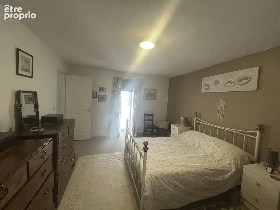 Maison de village rénovée avec gout, 2 chambres, services a 2 pas. - photo 12