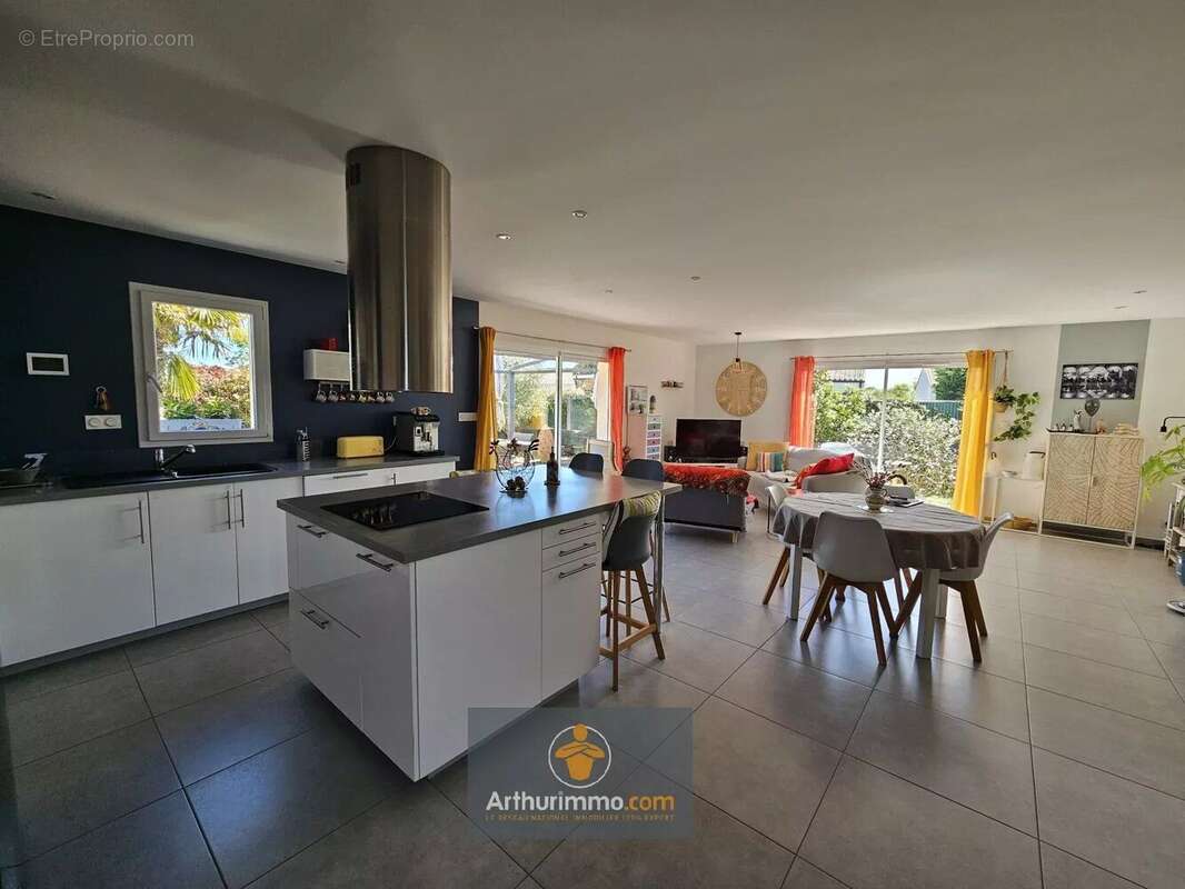 Maison à SAINT-JEAN-DE-LIVERSAY