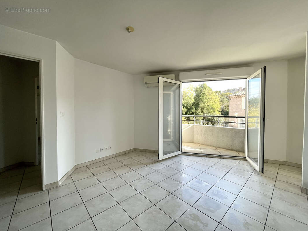 Appartement à MARSEILLE-4E