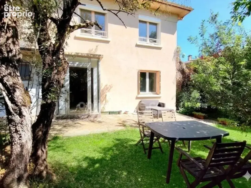  Maison T6 de 152 m² à Nogaro – Centre-ville & Jardin arboré - photo 2