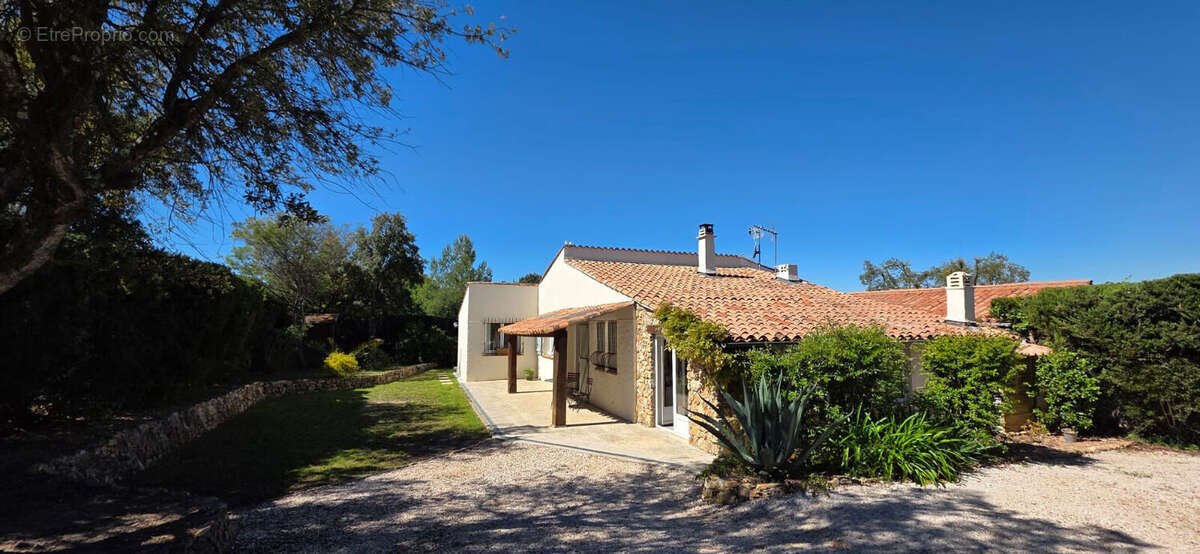 Maison à ROQUEBRUNE-SUR-ARGENS