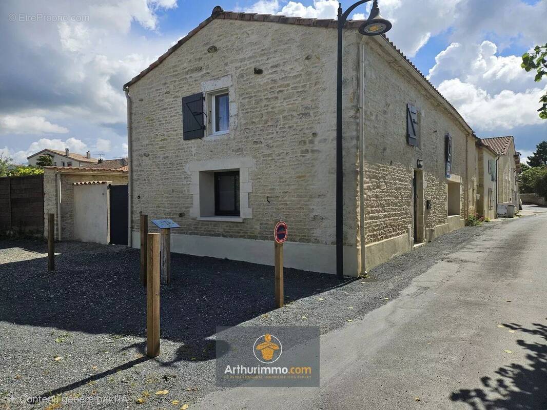 Maison à COURCON