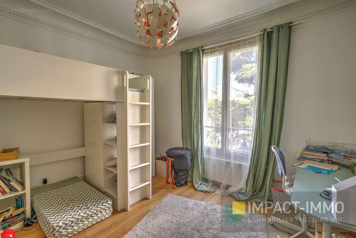 Appartement à COURBEVOIE