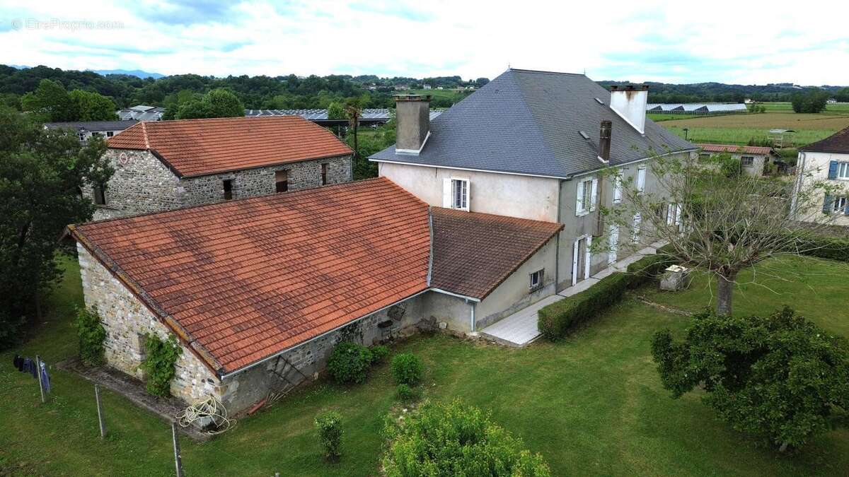 Maison 280 m² à Narp  - photo 2